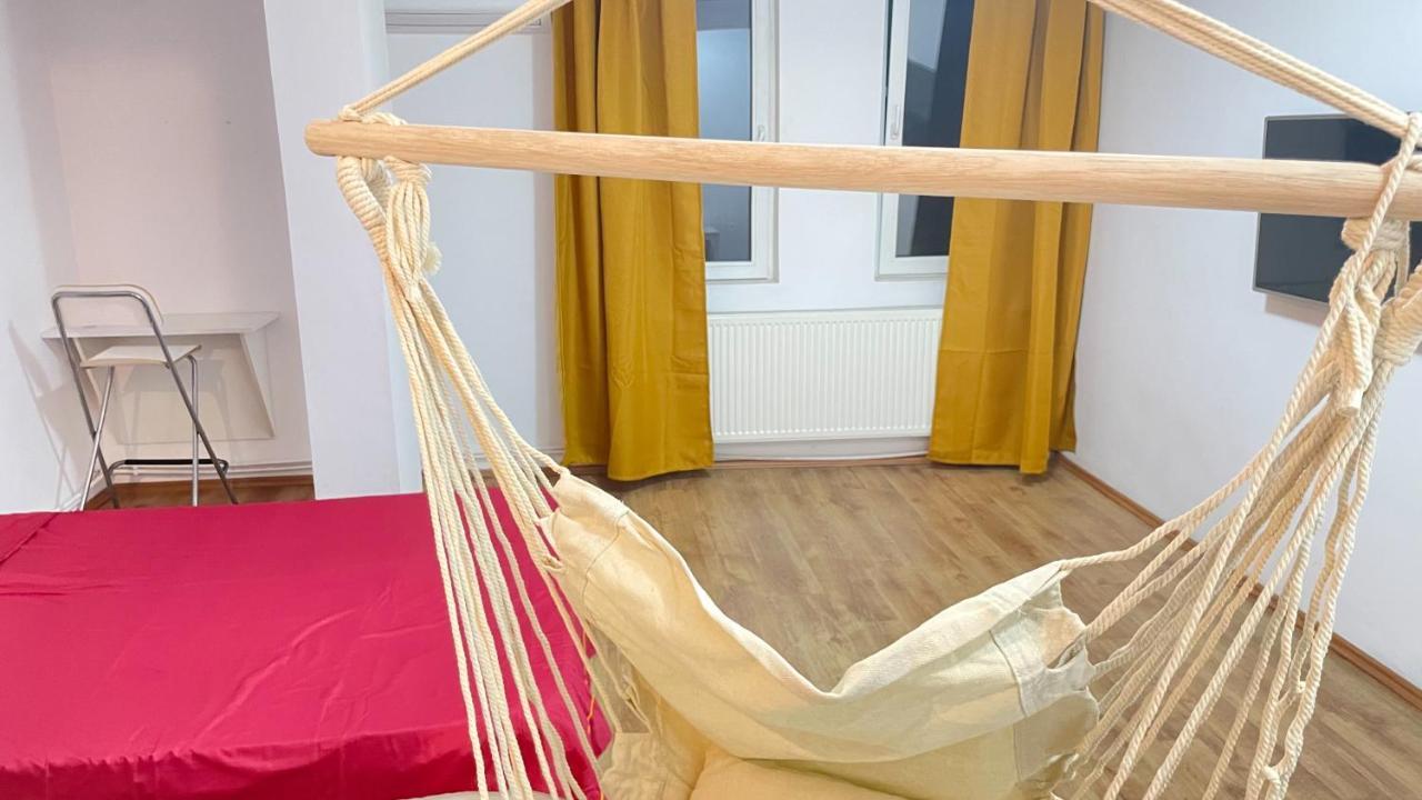 Private Room At Ceausescu'S Place In Old City Unirii Square Bucarest Exterior foto