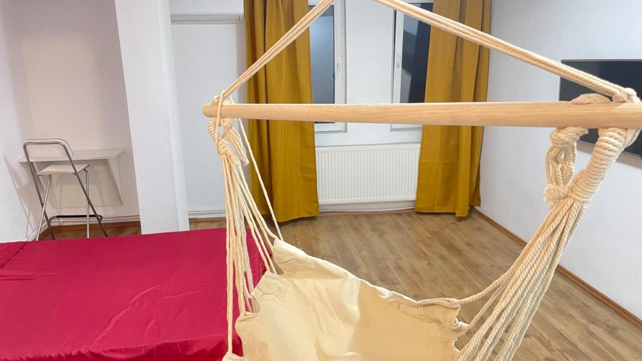 Private Room At Ceausescu'S Place In Old City Unirii Square Bucarest Exterior foto